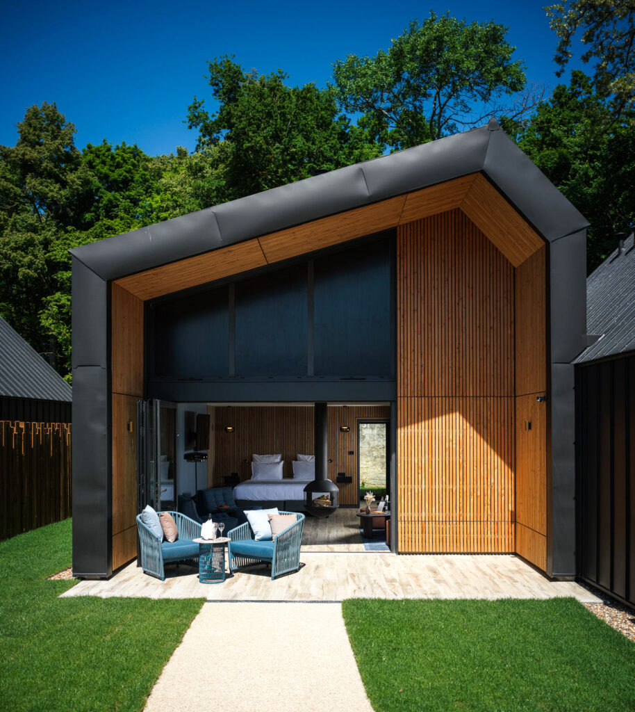 Terrasse et petit jardin privatif de la Suite Mélilot