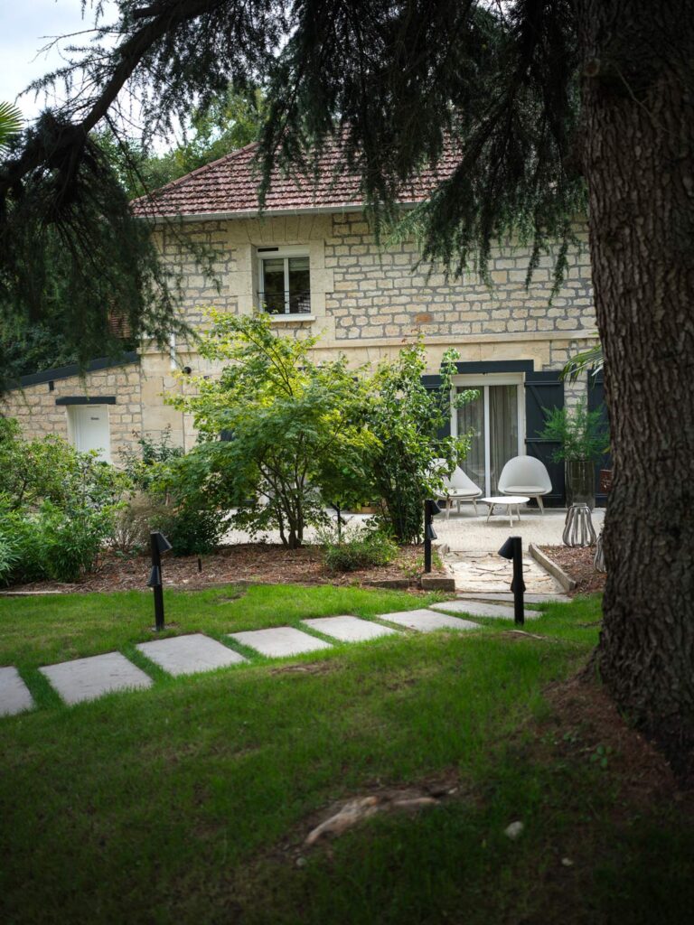 Le jardin et la maison du domaine — Le Verbois, Saint-Maximin